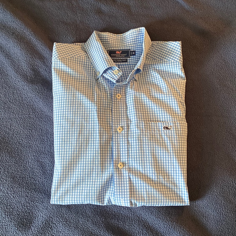 Vineyard Vines, Men’s “Slim Fit Tucker” button down shirt.